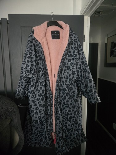 Grey leopard dry - leopard, long